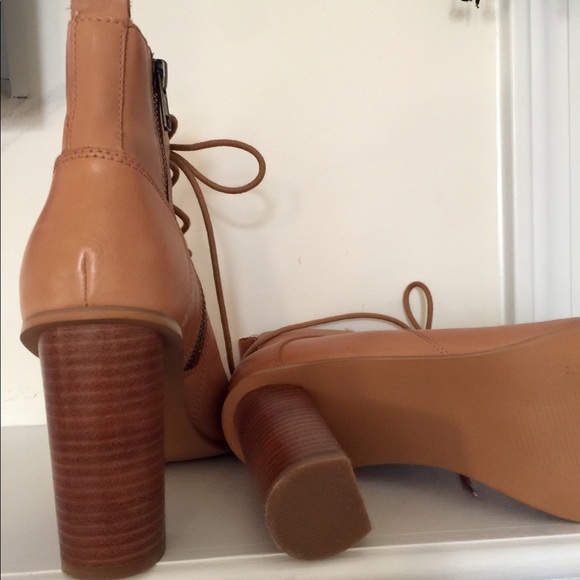 STEVE MADDEN Leather Heels - Picture 8 of 9